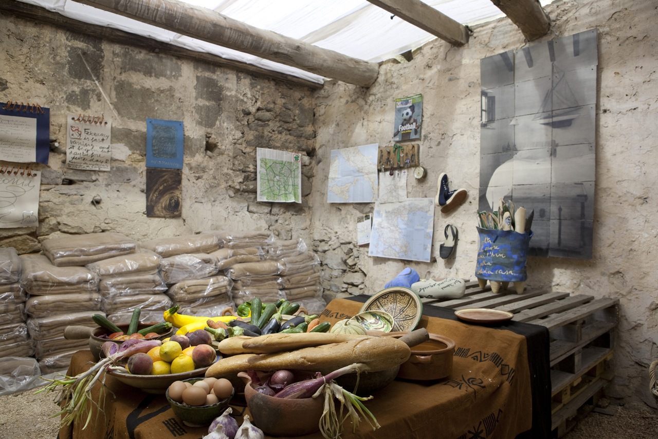 Un-luogo-sicuro,-Festival-Europeo-di-Arti-Ceramiche-“Terralha”,-Saint-Quentin-la-Poterie,-Francia-2010jpg